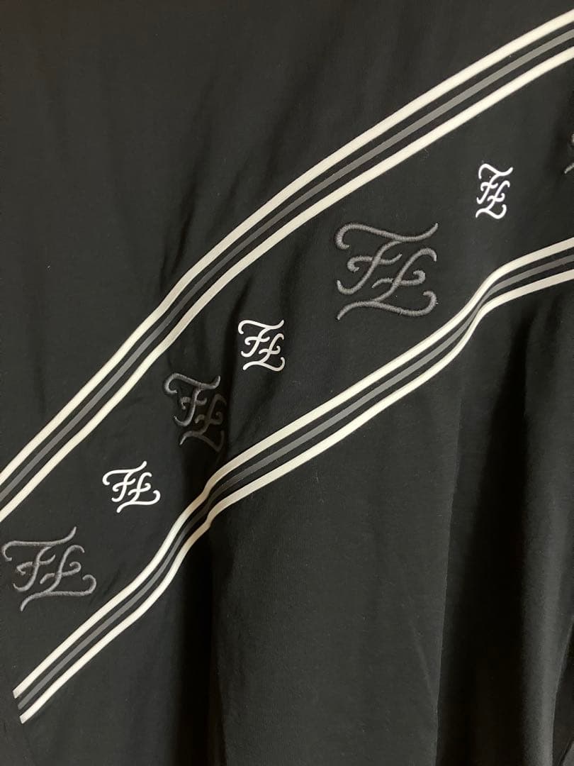 FENDI ブラック 柄Tシャツ 新品タグ付き サイズSサイズ