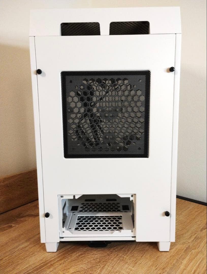 Thermaltake ホワイト ミニタワーPCケース