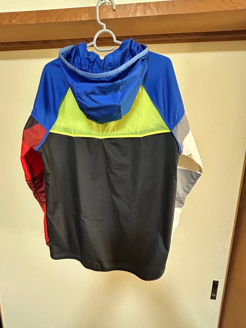 NIKE ナイキ　カラフル　フード付きウィンドブレーカー　綺麗！