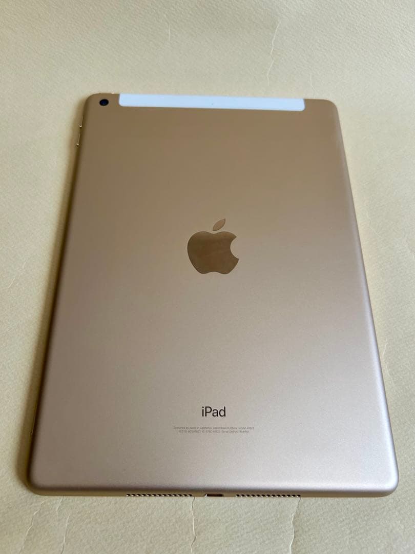 iPad（第5世代）32GB ゴールド セルラーモデル ドコモ