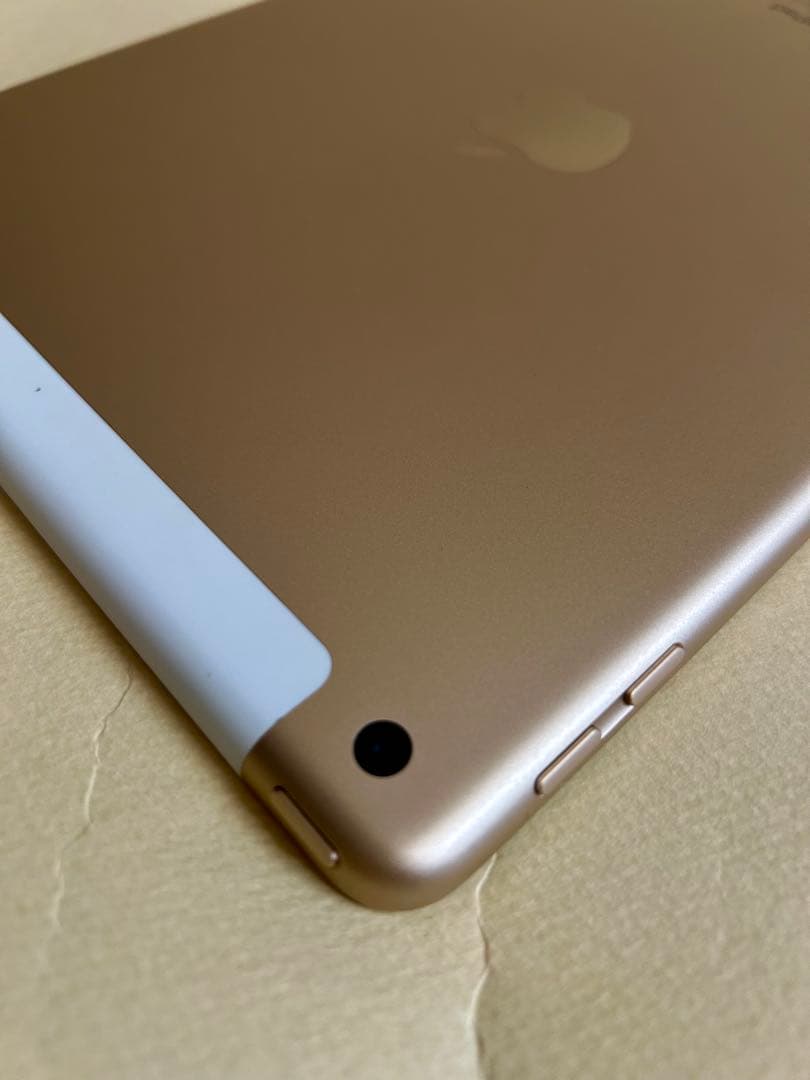 iPad（第5世代）32GB ゴールド セルラーモデル ドコモ
