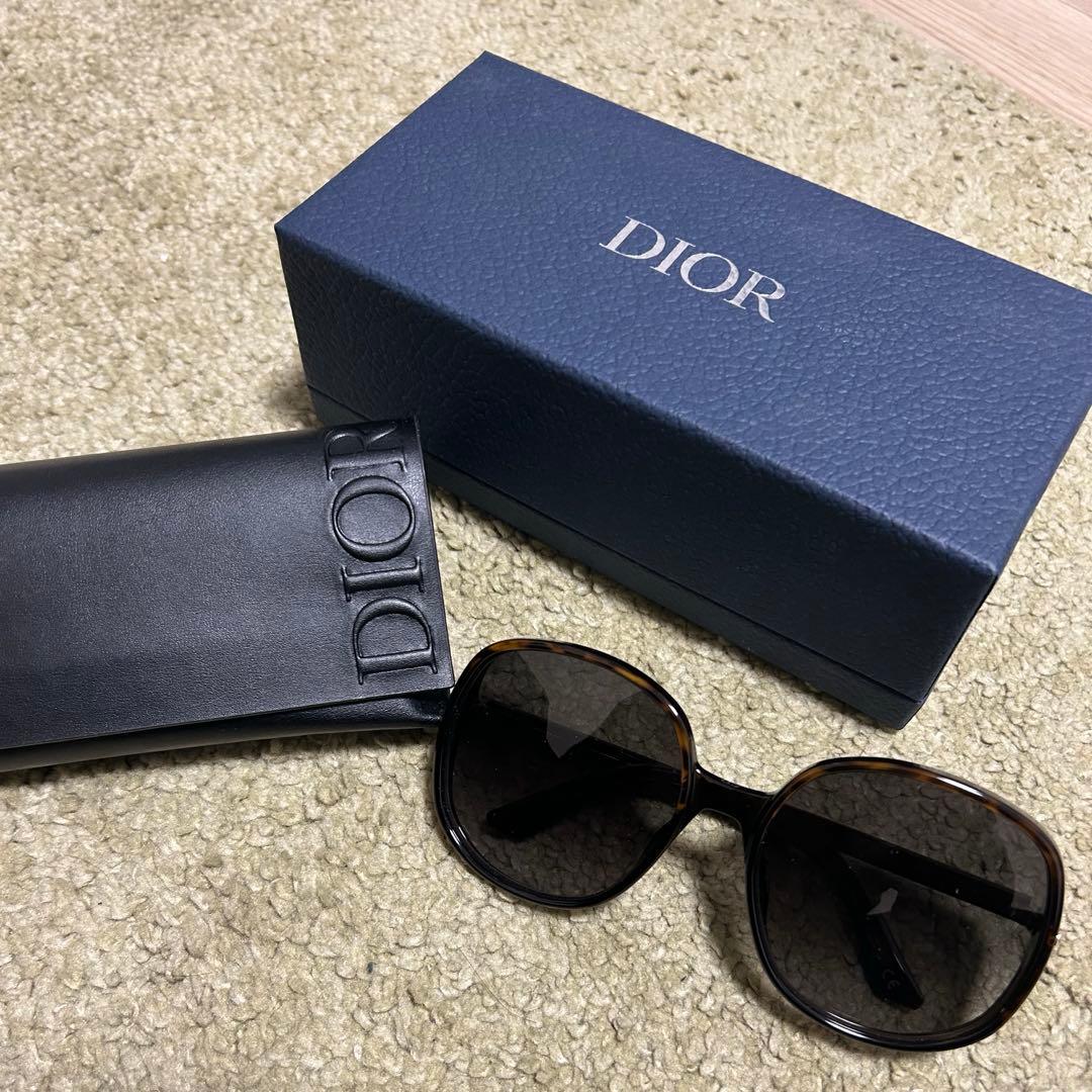 【未使用品】Dior サングラス　箱,付属品付き　オーバル型