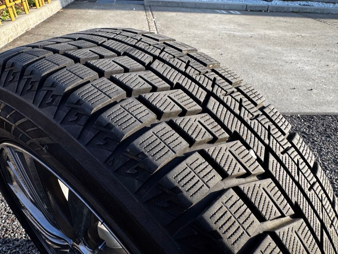 【送料込】ヨコハマスタッドレスタイヤ 215/60R17 2024年製　車種多様