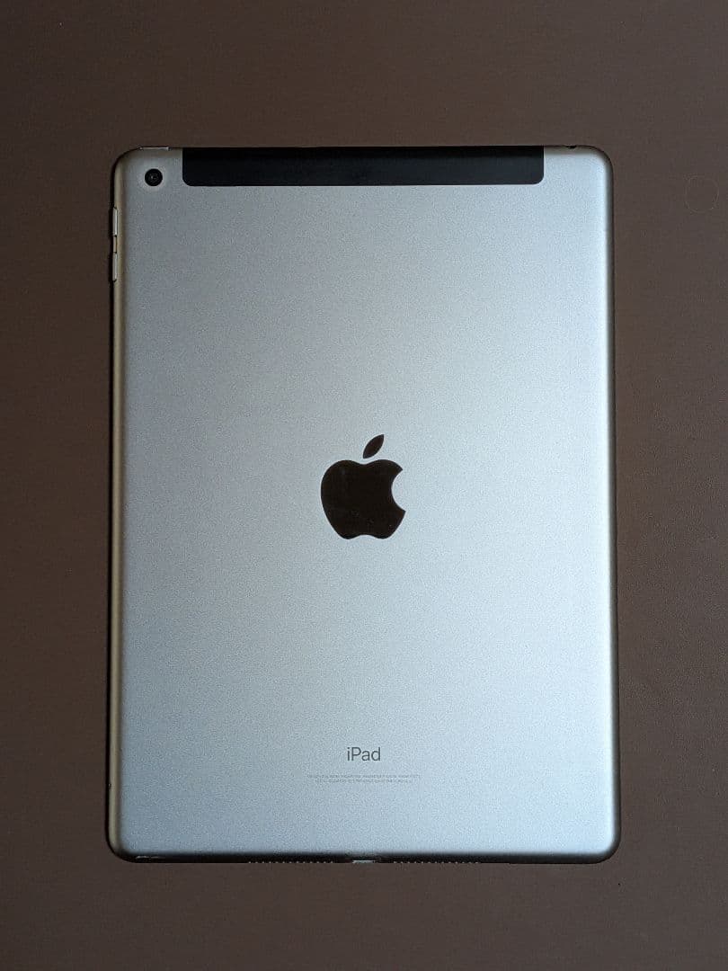 iPad 第5世代 32GB Cellular シルバー 充電器付き 動作良好