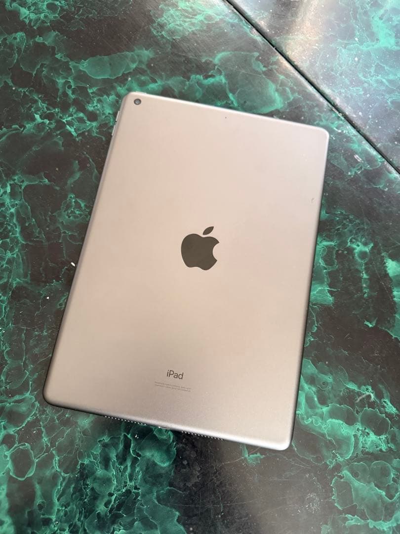 iPad 10.2 第7世代 シルバー (スペースグレー？) 32GB wifi