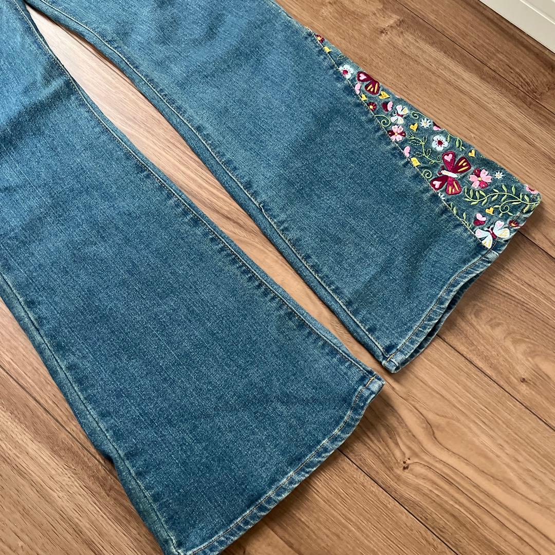 【美品】TINAJOJUN 刺繍入り フレアデニムパンツ