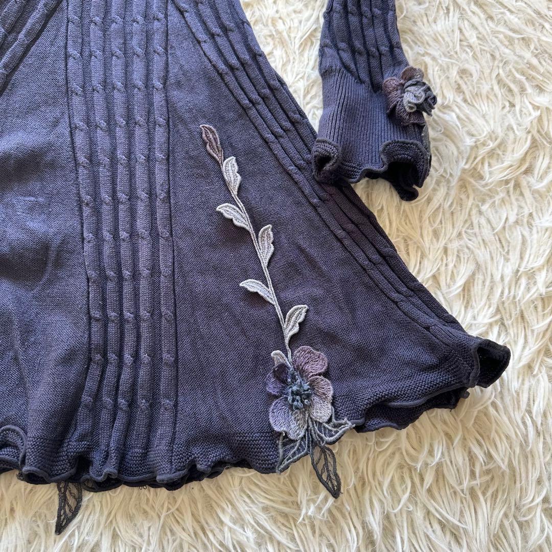 美品✨アトリエまりこ　シルク混花刺繍立体カーディガン　ケーブルフリル　グレー