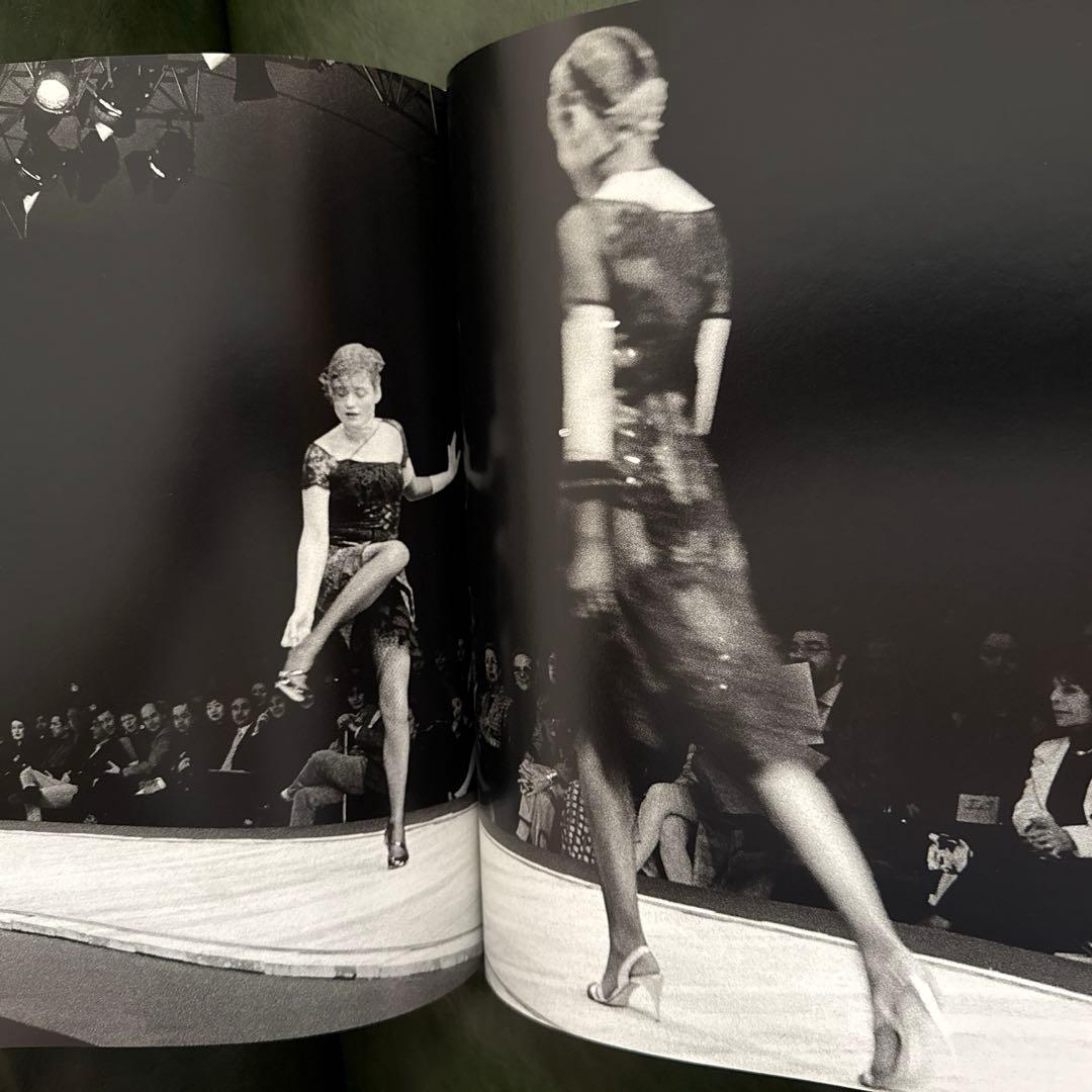 アート・デザイン・音楽 Mario Testino Front Row Back Stage