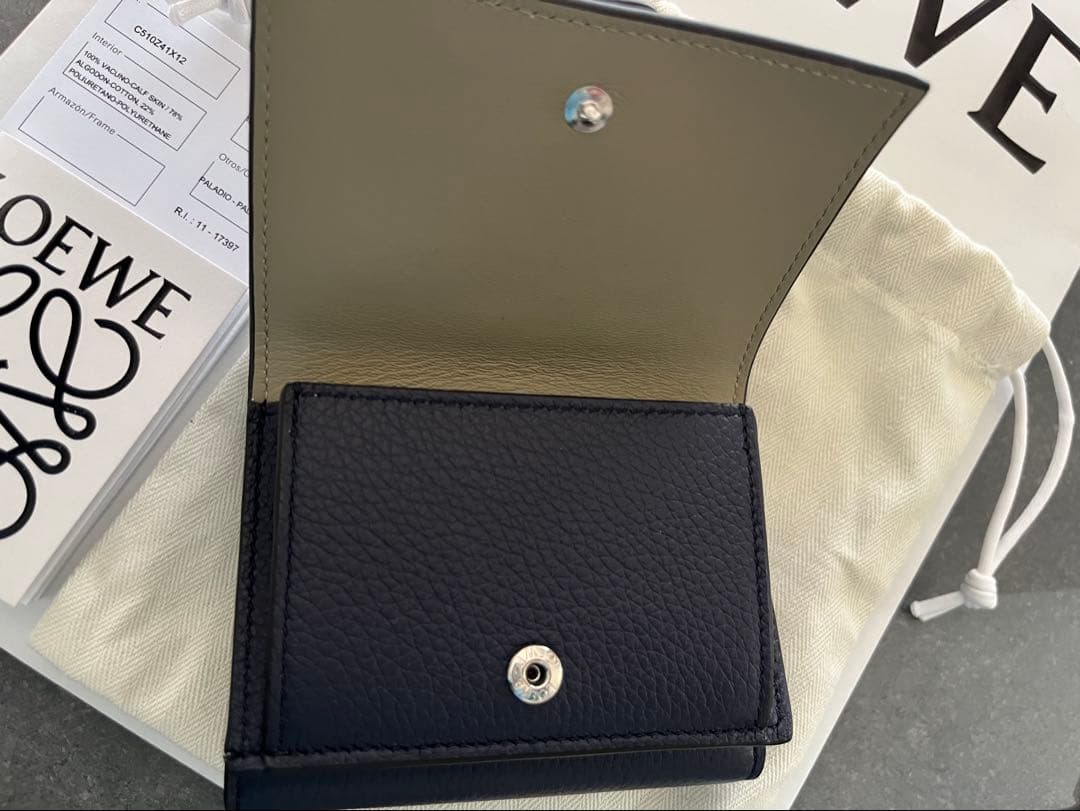 【直営店購入】LOEWE トライフォールド ウォレット（ソフトグレインカーフ）