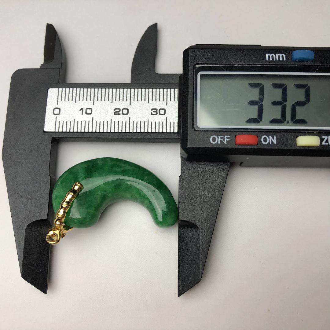 天然翡翠 勾玉ペンダント 濃翠グリーン 艶あり ゴールド金具 お守り