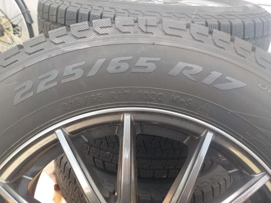 大阪 ピレリ スタッドレスホイール付4本セット走行3000km225/65R17
