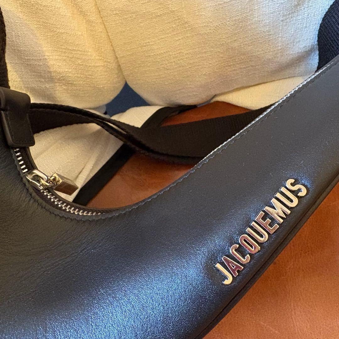 Nike Jacquemus ボディバッグ