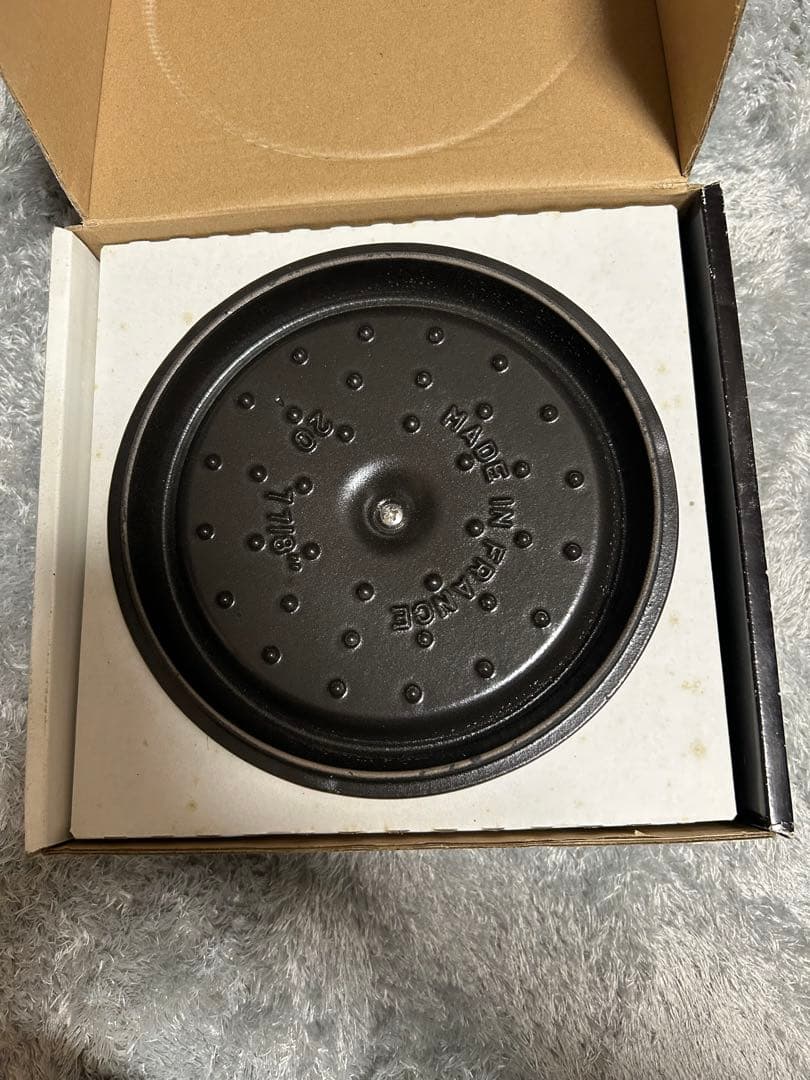 staub（ストウブ）の鋳物ホーロー鍋「ピコ・ココット ラウンド 20cm