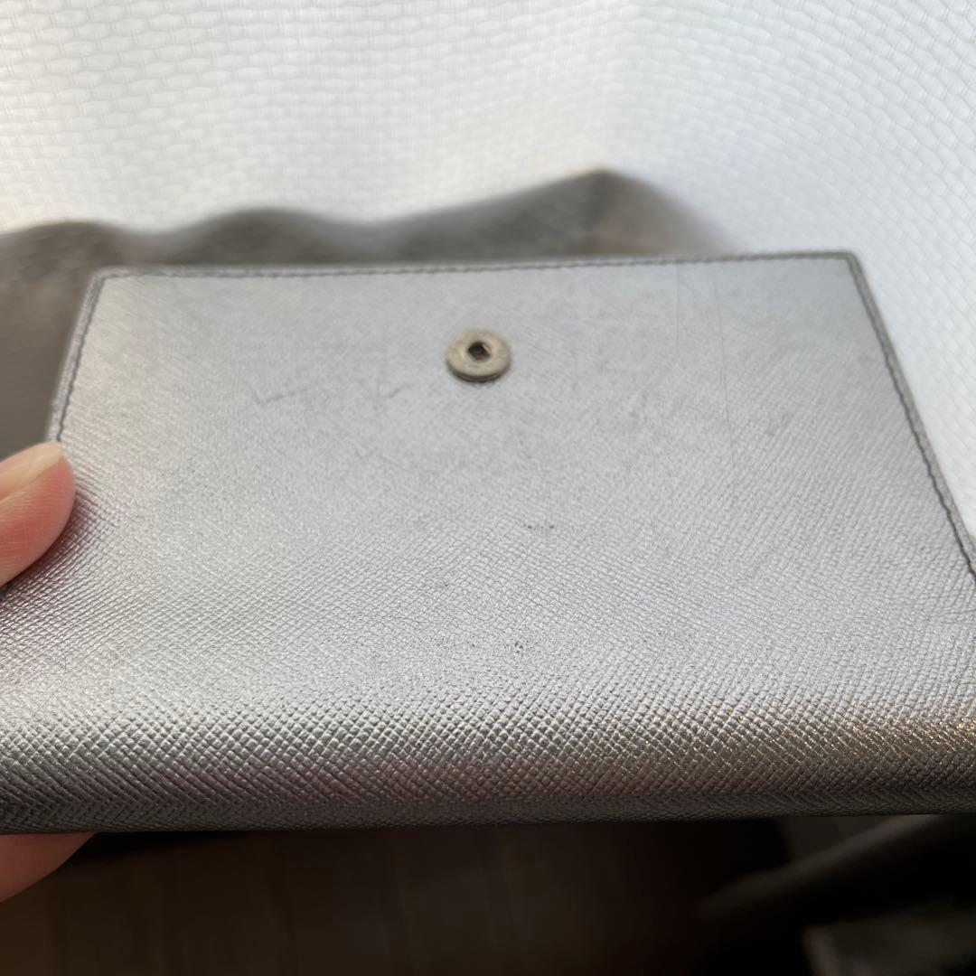 PRADA プラダ 二つ折り財布 サフィアーノ メタル色