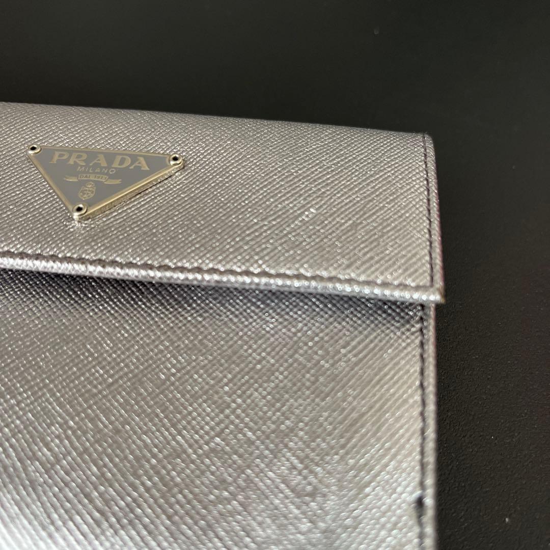 PRADA プラダ 二つ折り財布 サフィアーノ メタル色