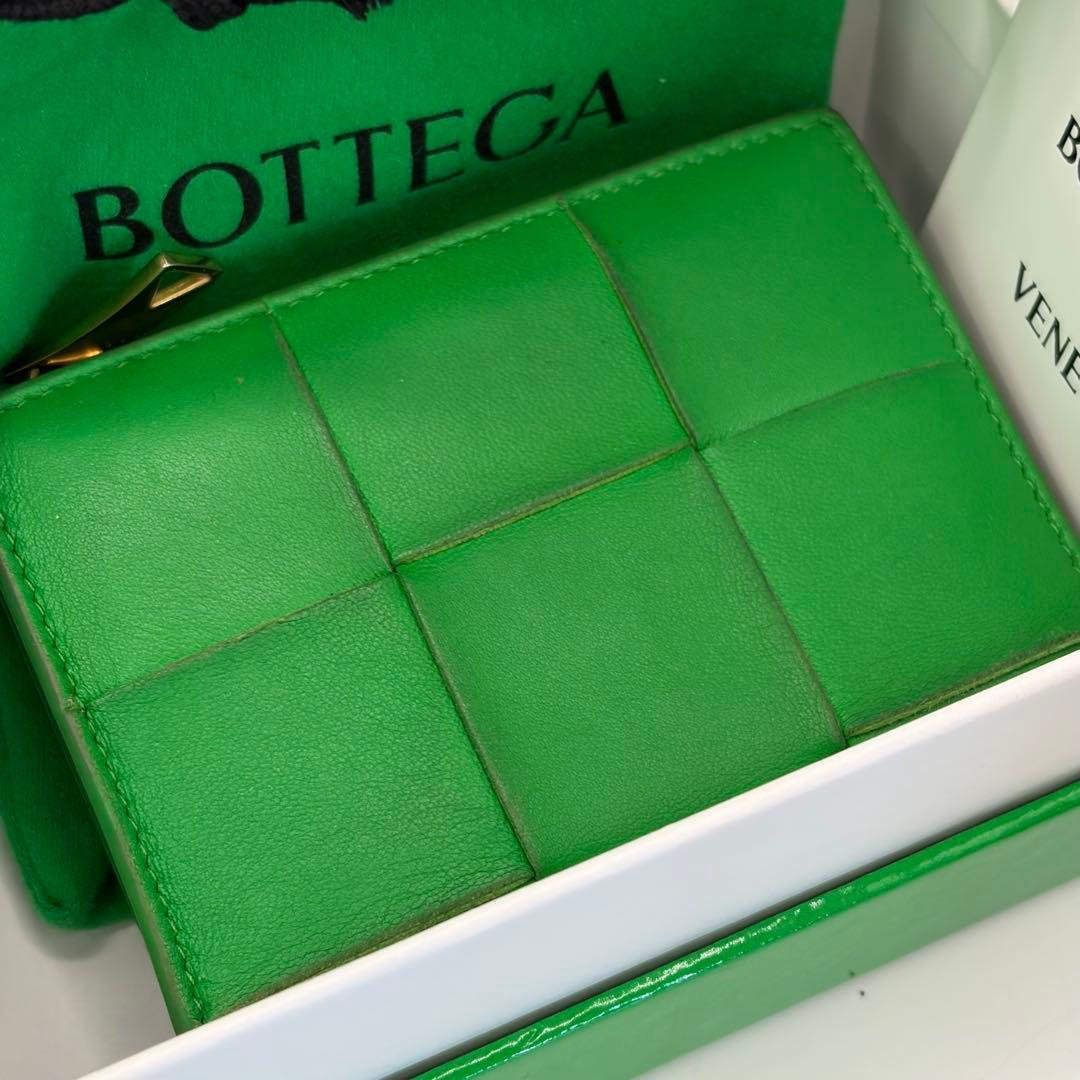 BOTTEGA VENETA☆スモールカセット二つ折り財布 グリーン
