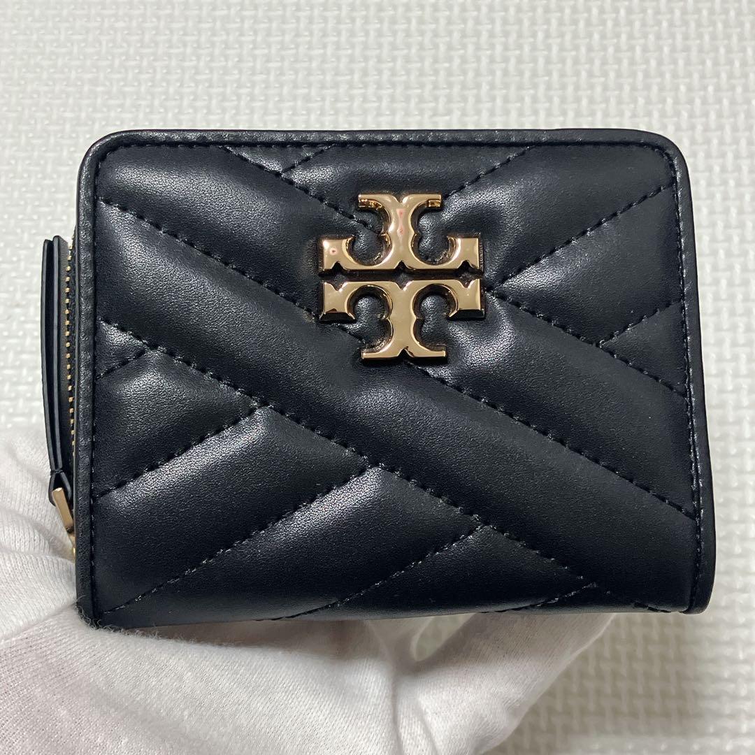 未使用　TORY BURCH レザー二つ折り財布　キルティング　ブラック　箱付き