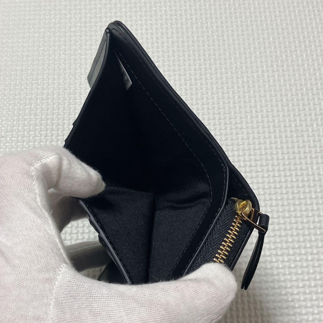 未使用　TORY BURCH レザー二つ折り財布　キルティング　ブラック　箱付き