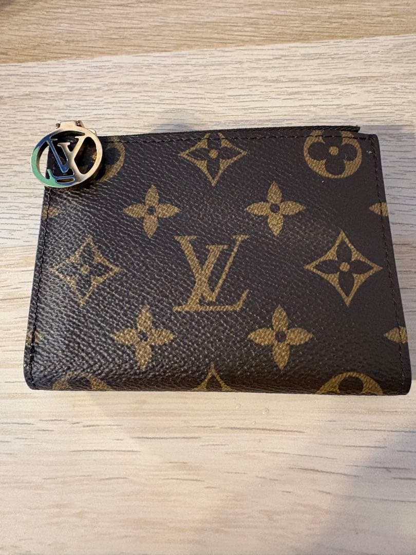 美品Louis Vuitton 新作ルイヴィトンポルトフォイユ・リサ