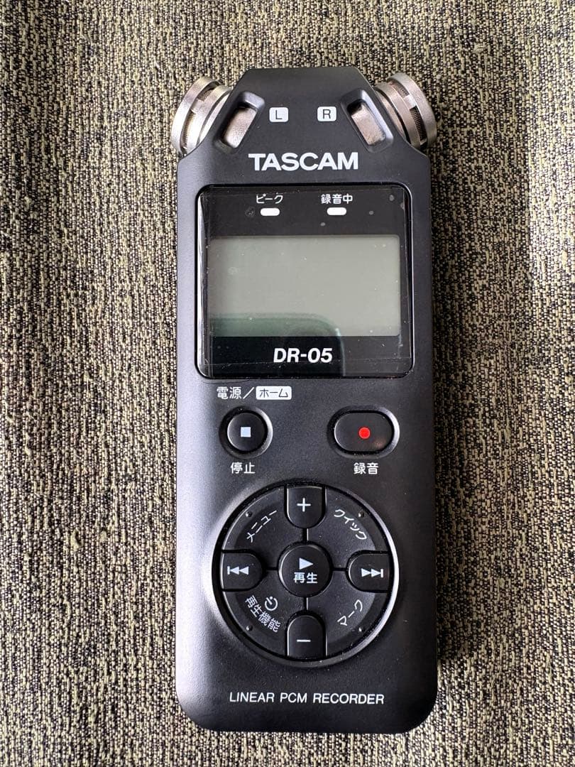 TASCAM　DRー05　Linear PCM Recorder