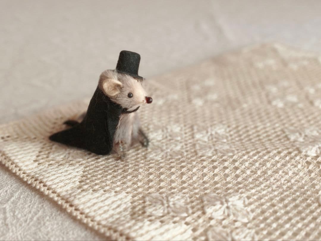 * vintage figure ୨୧ * シルクハットとマントの ネズミさん