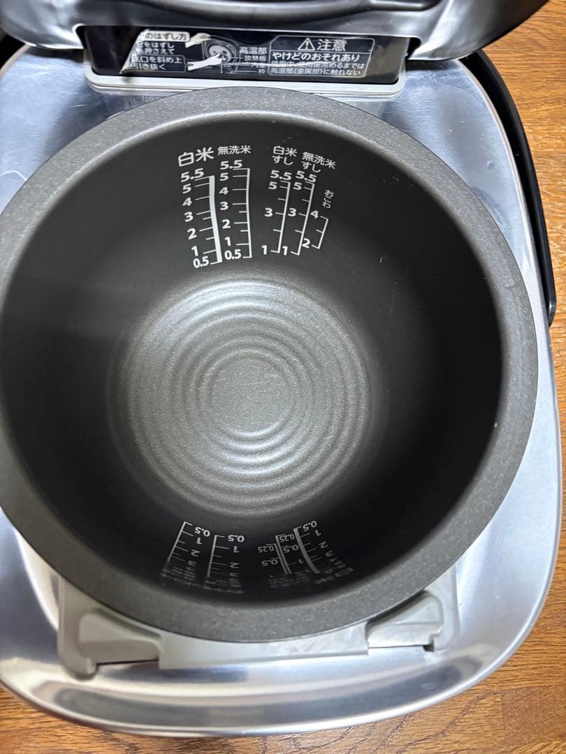 東芝RC-10VST(K) 真空圧力IH炊飯器5.5合グランブラック　ジャンク品