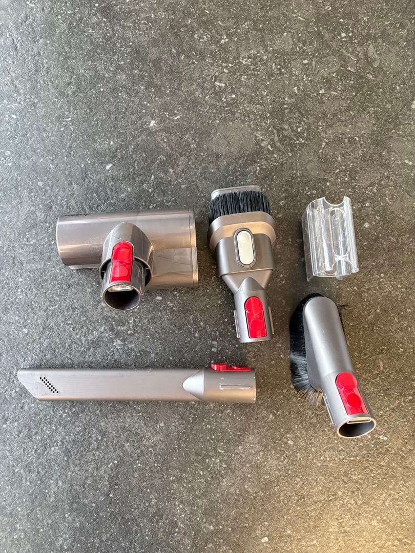 【ジャンク品】Dyson V11コードレスクリーナー　本体＆充電スタンド
