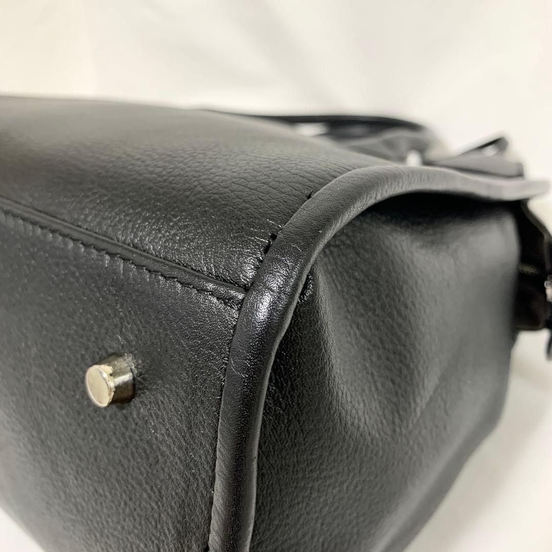 【美品】ウィムガゼット　Hoaw.ミニボストンバッグ　チャーム　底鋲　カウレザー