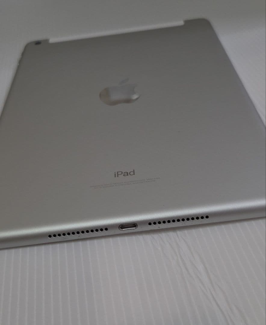 iPad 第6世代　32GB WiFi Cellularモデル