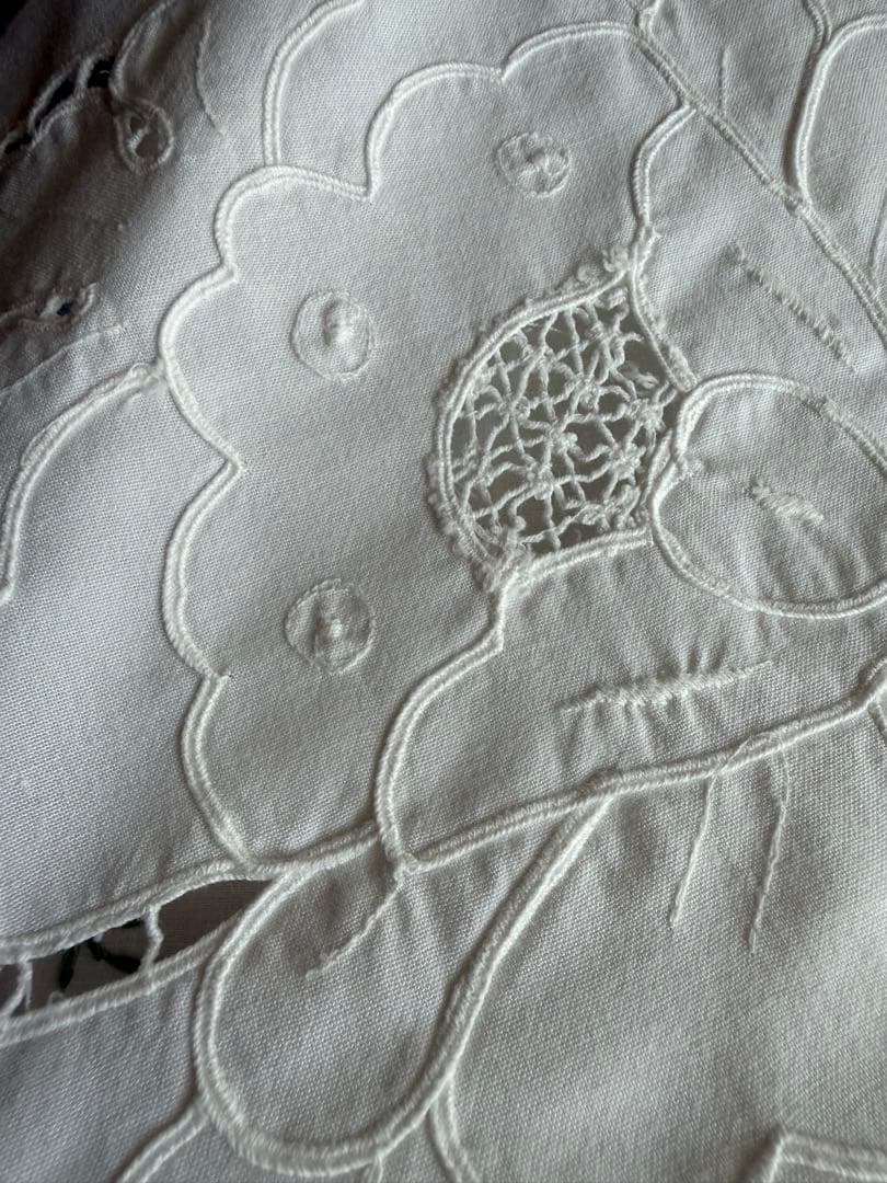 フランスアンティークஐ⋆*花柄刺繍の大判クロス・カーテンにも〜