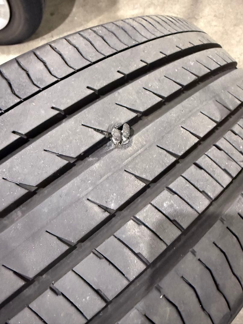 バリ山　ヨコハマ dB デシベル　225/45 R18 タイヤ 4本セット