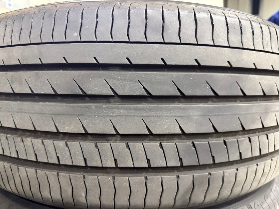バリ山　ヨコハマ dB デシベル　225/45 R18 タイヤ 4本セット