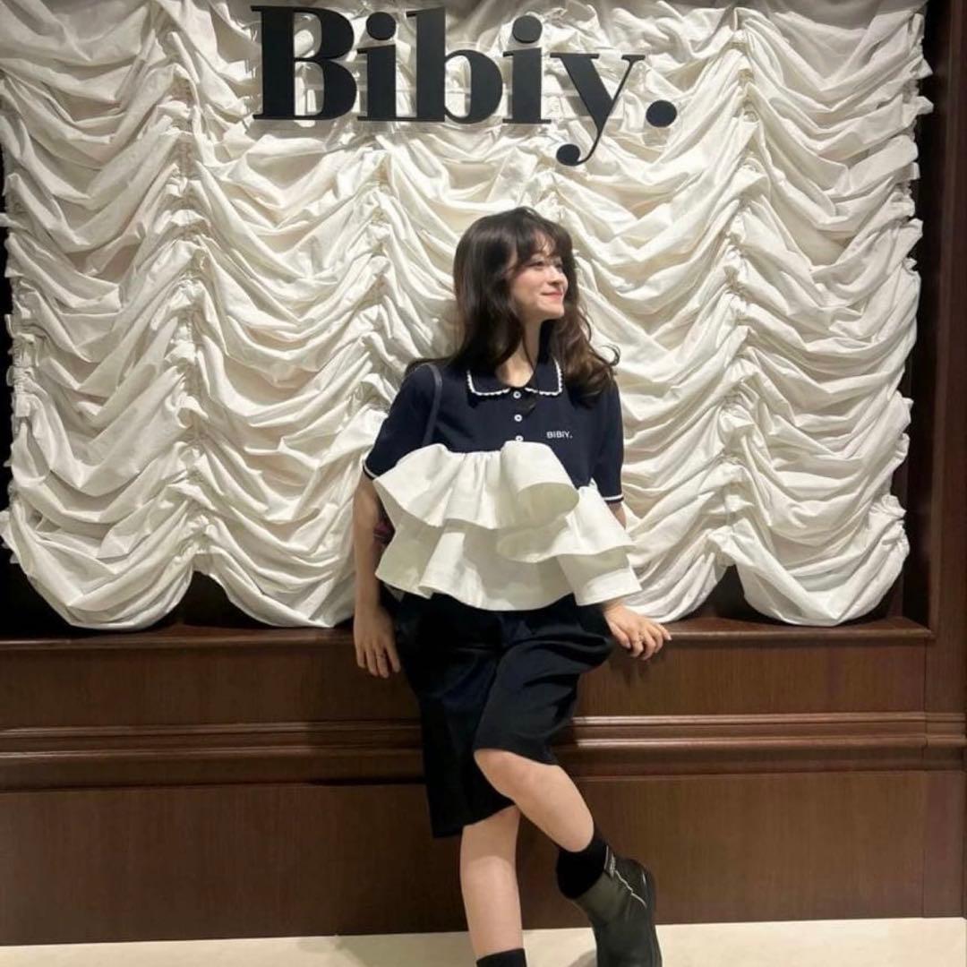 Bibiy. フリル付き半袖ポロシャツ