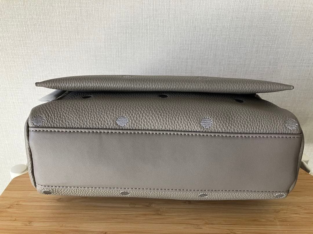 【新品未使用】ビアズリー 《本革》ドットボディバッグ　トープ