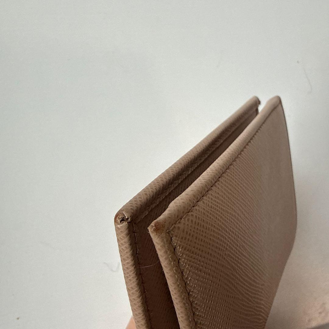 PRADA ピンクベージュ　二つ折り財布