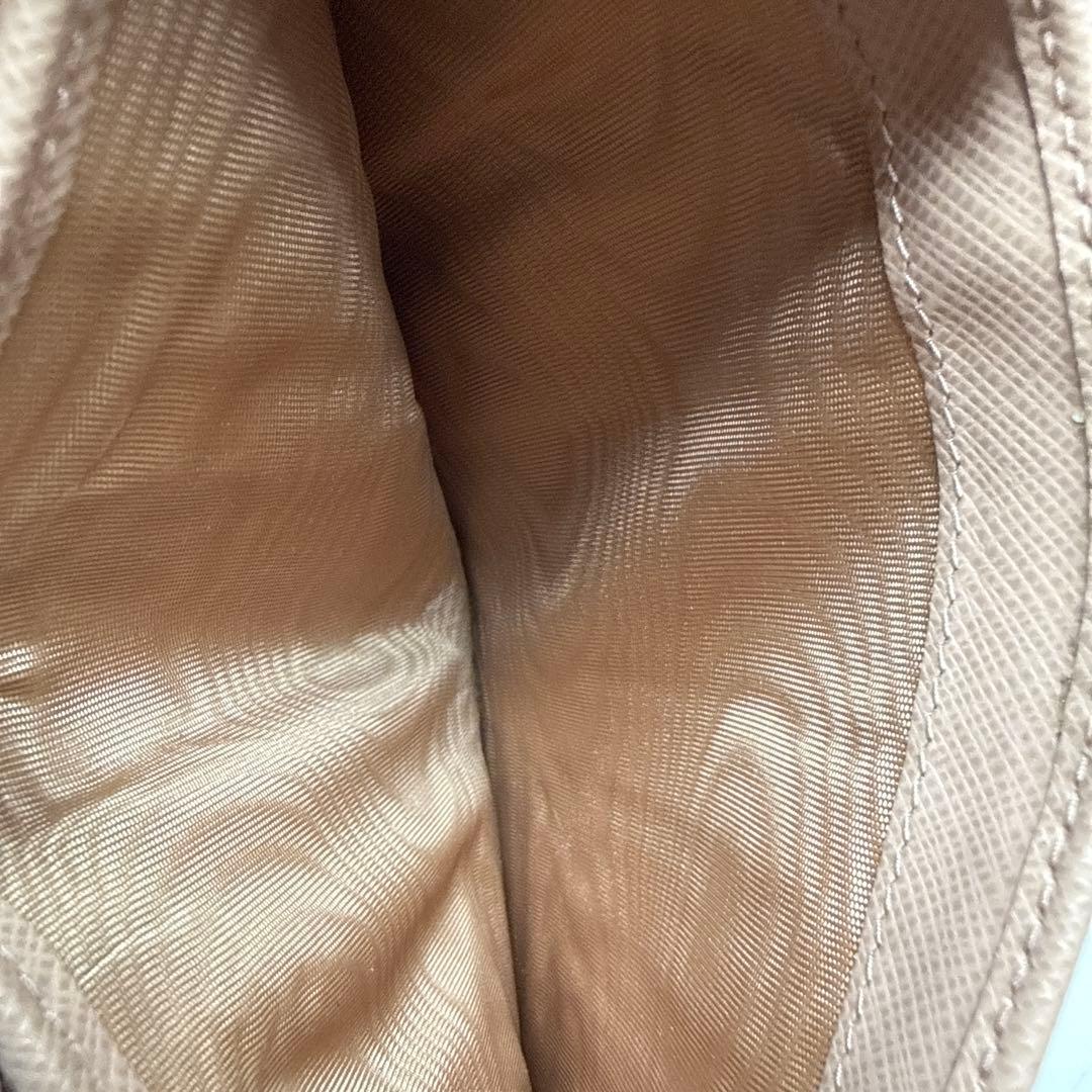 PRADA ピンクベージュ　二つ折り財布