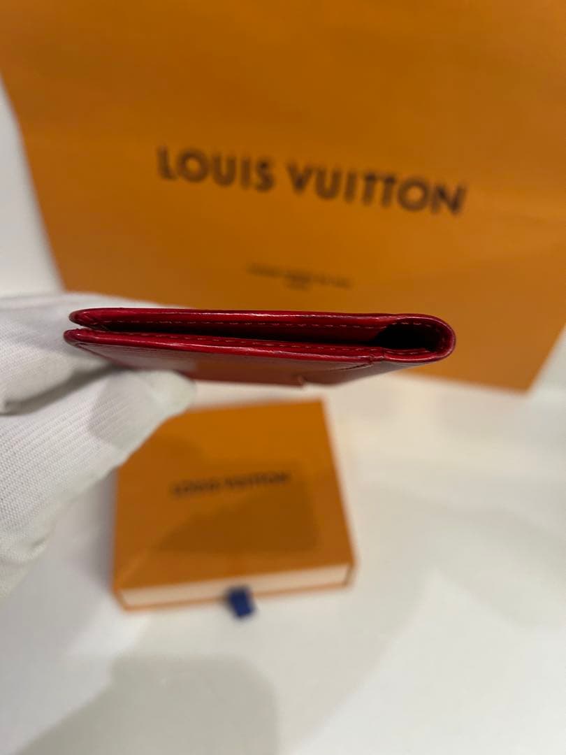 美品　Louis Vuitton エピレザー名刺入れ レッド
