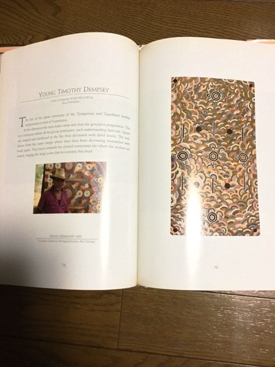 洋書 ABORIGINAL PAINTINGS  by Jeniffer Isaacs