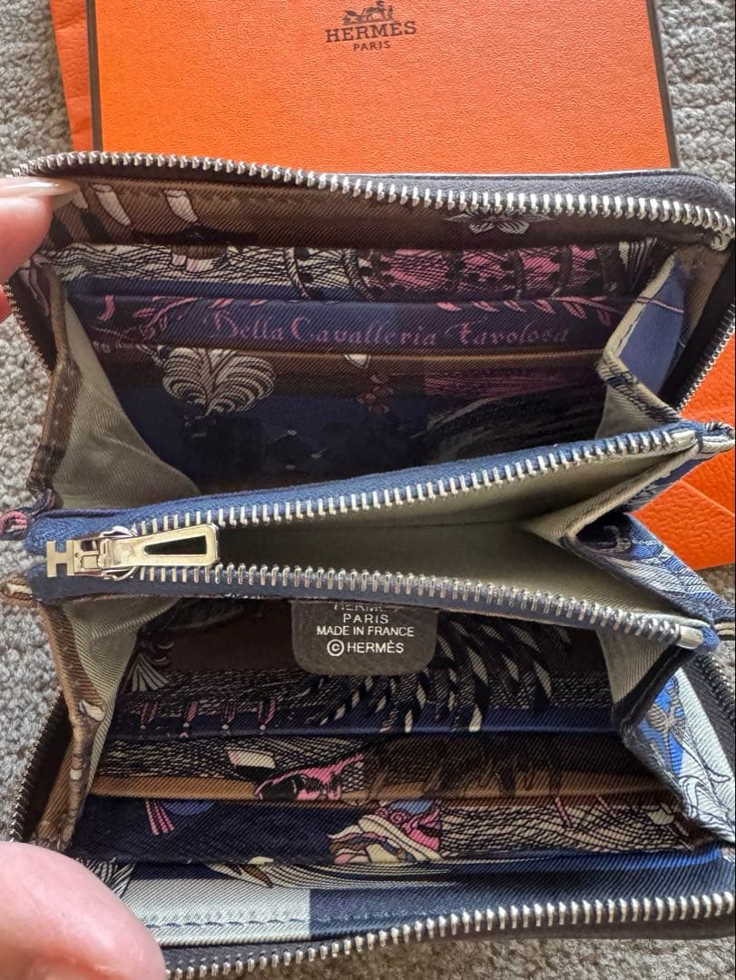 HERMES シルクインコンパクト財布