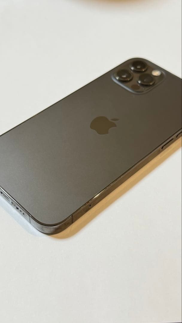 Apple iPhone 12 Pro グラファイト本体 バッテリー82%