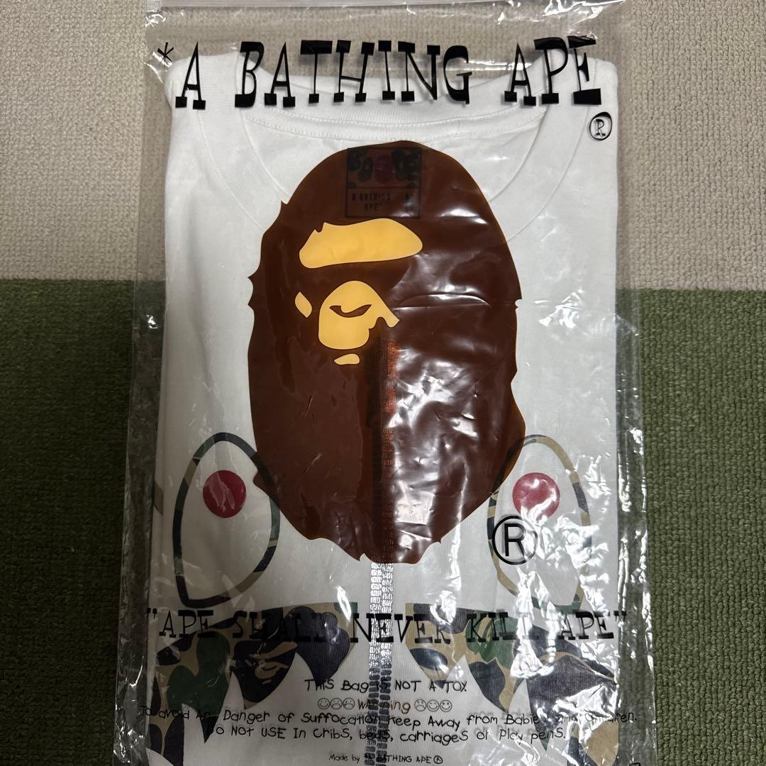 値下げしましたA BATHING APE シャーク Tシャツ Mサイズ
