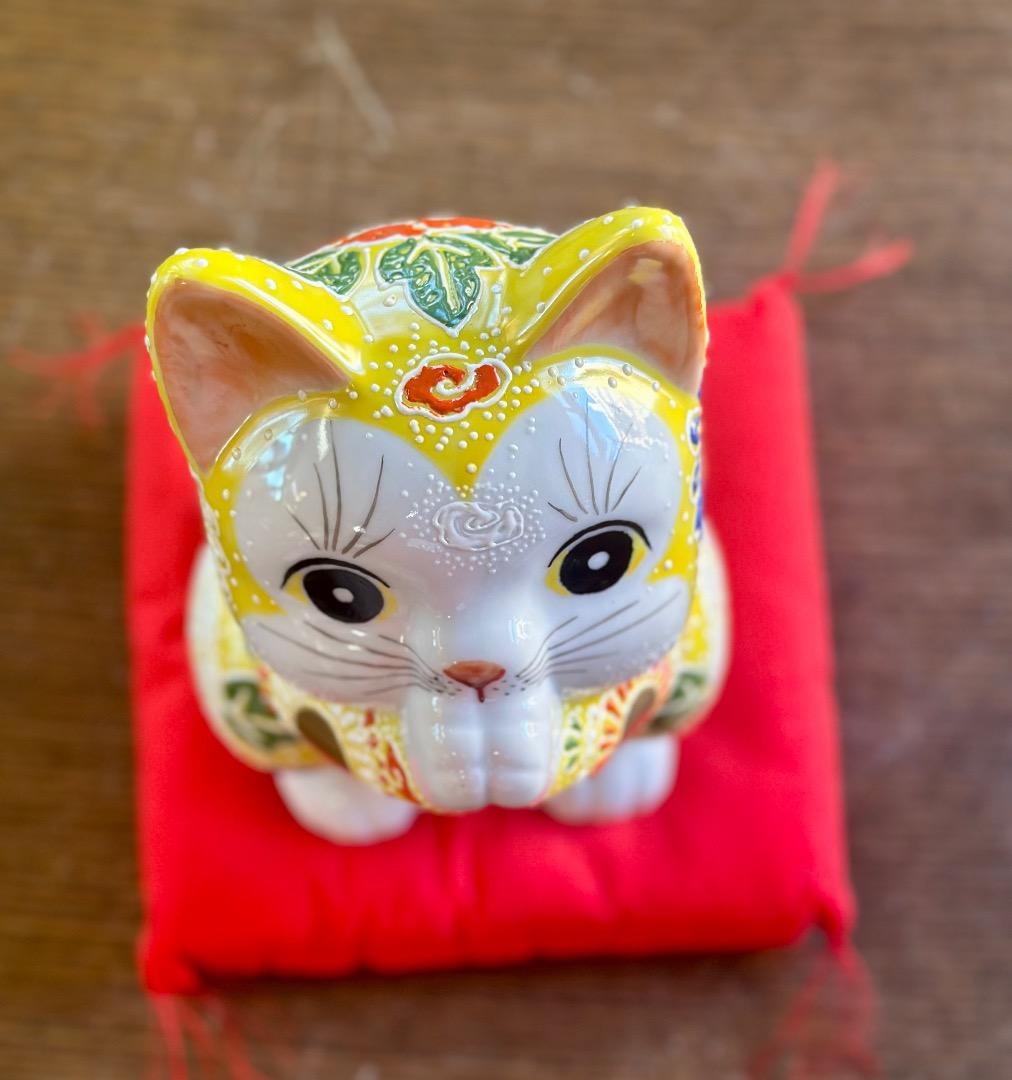 再値下げ　新品　九谷焼　お祈り猫　黄色　招き猫　縁起物　オブジェ　座布団付　風水