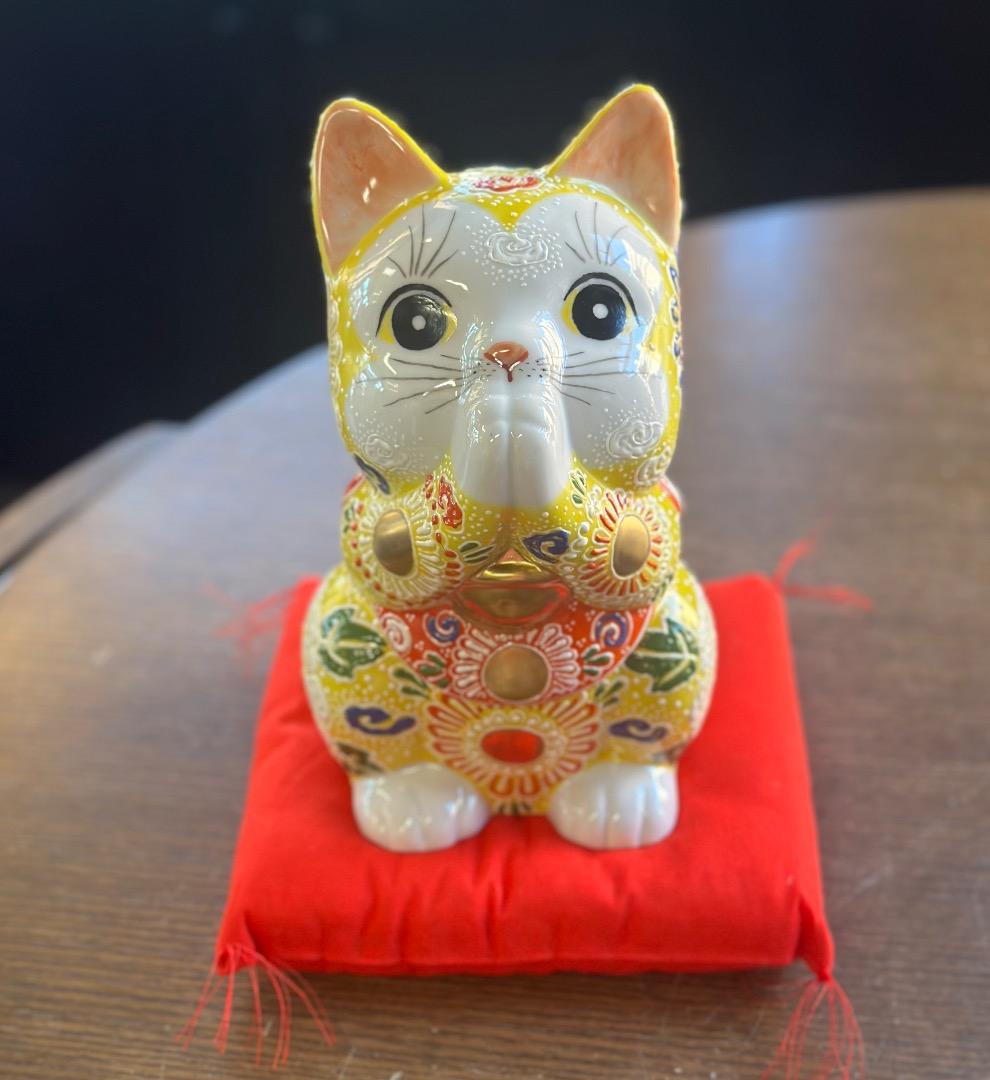 再値下げ　新品　九谷焼　お祈り猫　黄色　招き猫　縁起物　オブジェ　座布団付　風水