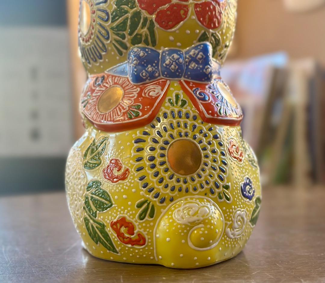 再値下げ　新品　九谷焼　お祈り猫　黄色　招き猫　縁起物　オブジェ　座布団付　風水