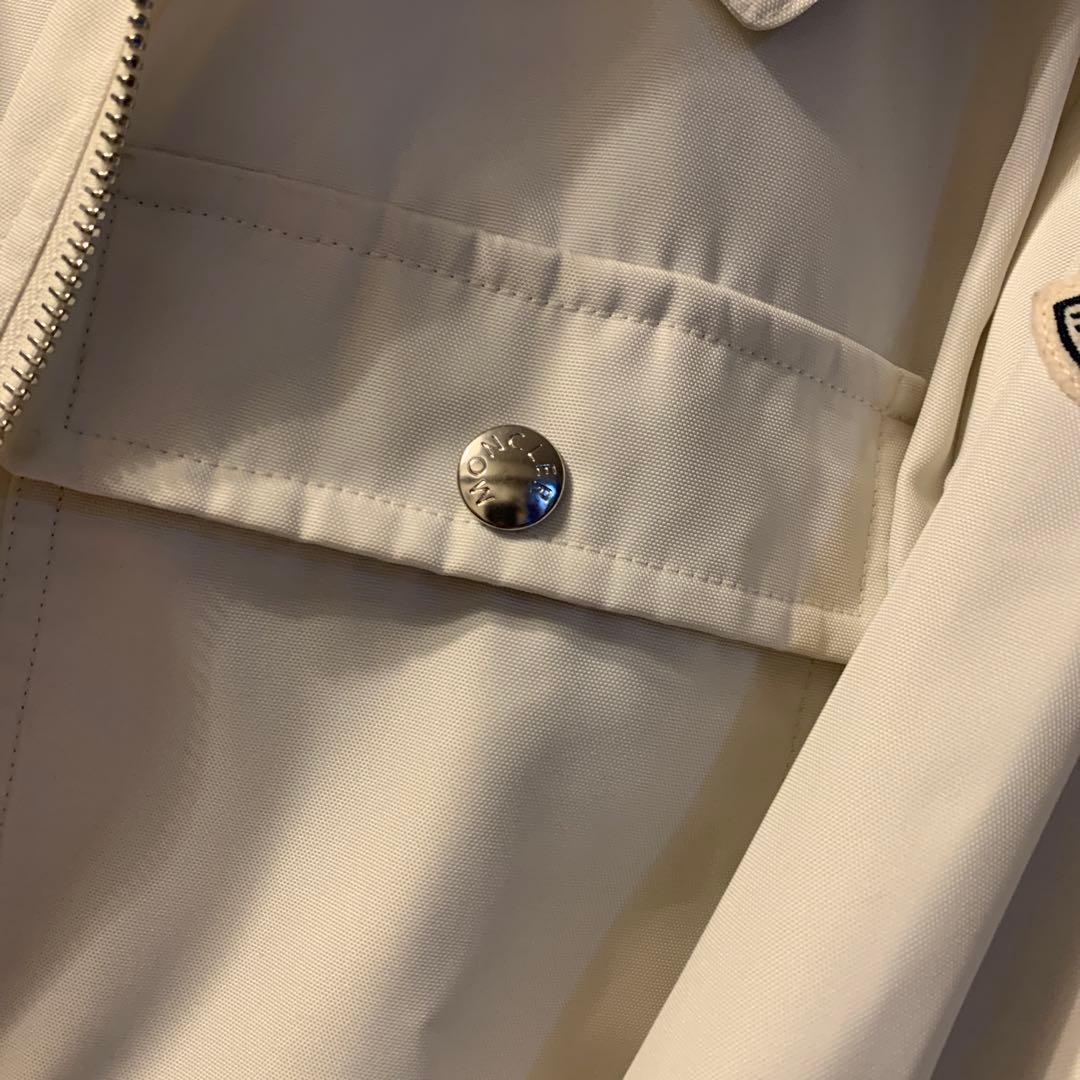 MONCLER ホワイト フード付きジャンパー