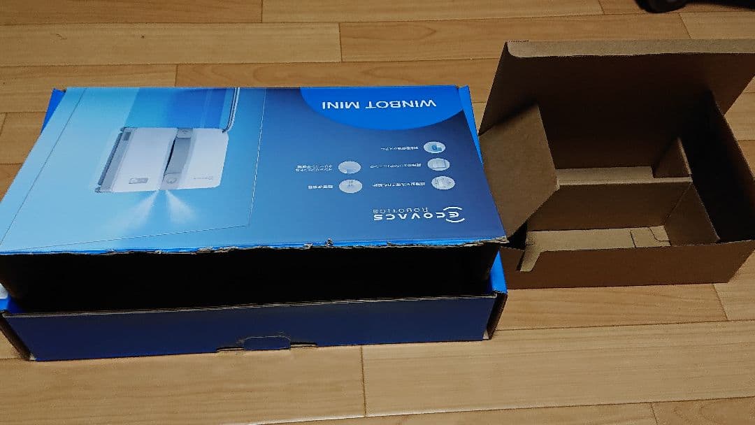 ECOVACS WINBOT MINI 本体と付属品