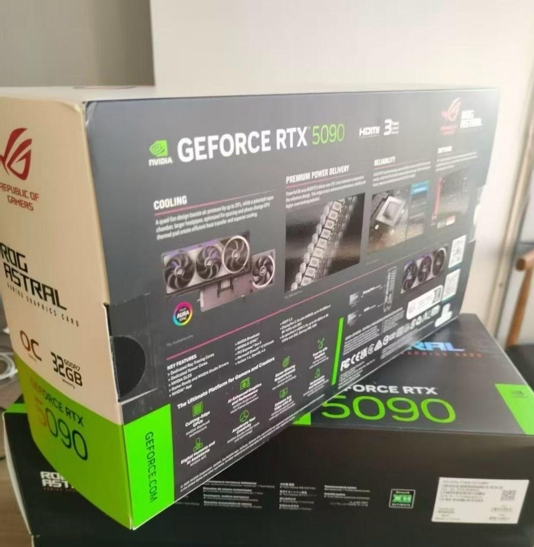 ASUS ROG ASTRAL RTX 5090 新品未開封