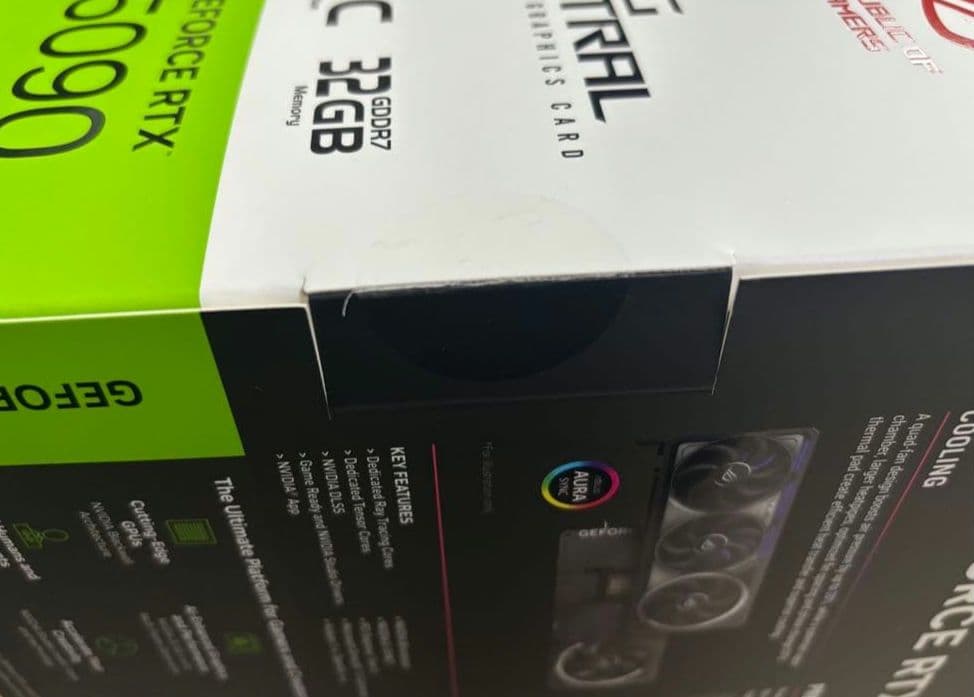 ASUS ROG ASTRAL RTX 5090 新品未開封