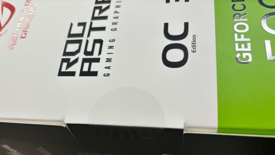 ASUS ROG ASTRAL RTX 5090 新品未開封