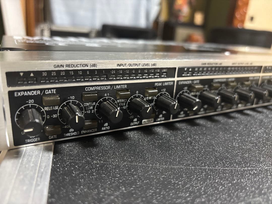 【完動品】BEHRINGER 4chコンプレッサー　MDX4600